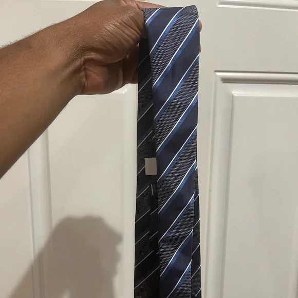 Armani Collezioni Tie Blue and Gray stripe Sz OS - Picture 2 of 11